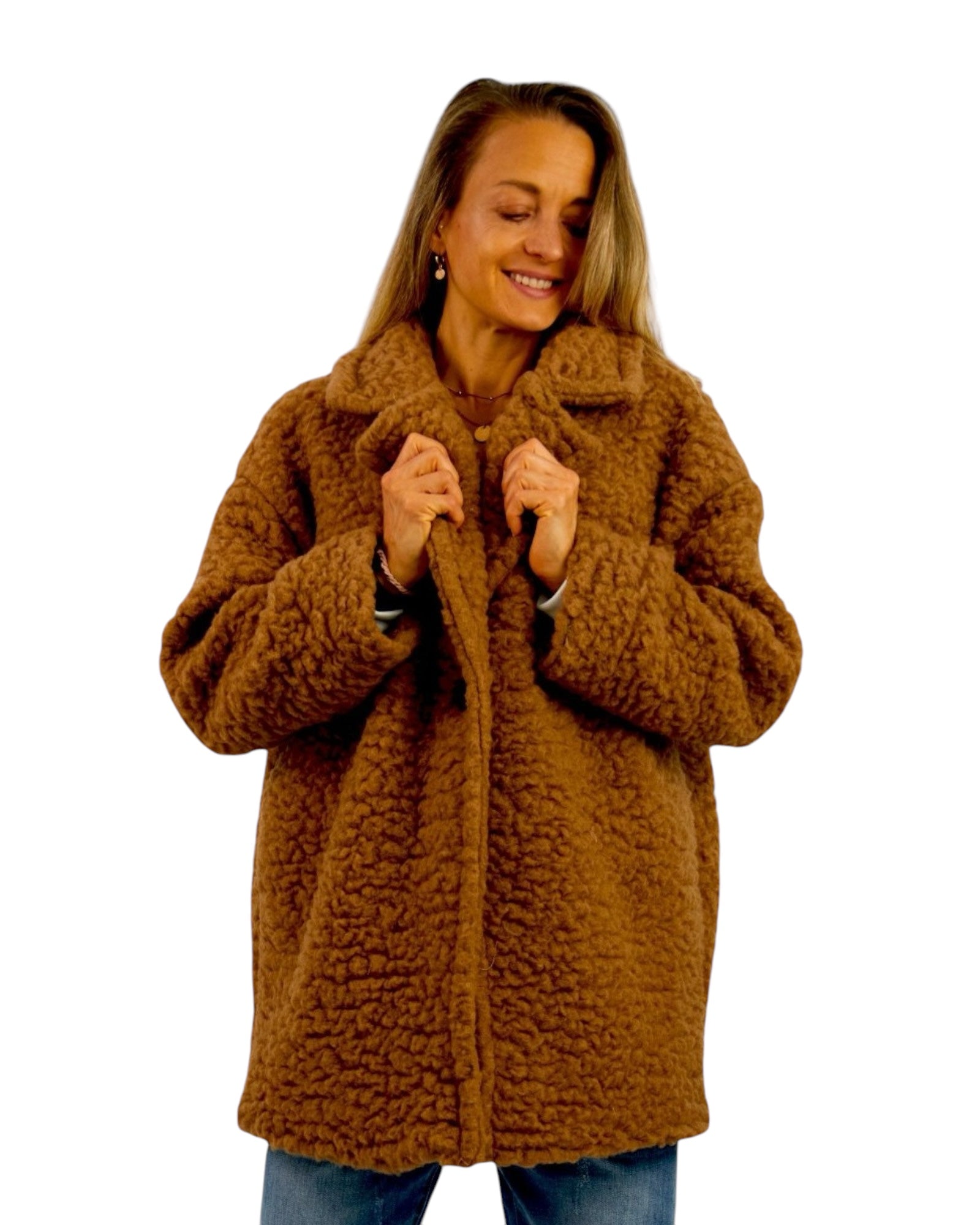 Mantel in Schafsfelloptik in Camel - trendy, komfortabel und kuschlig - Elissima